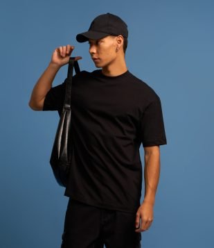 Camiseta Relaxed em Algodão com Gola Canelada Preto