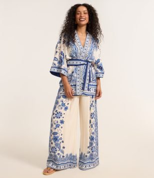 Kimono Alongado em Viscose com Estampa de Azulejos Azul