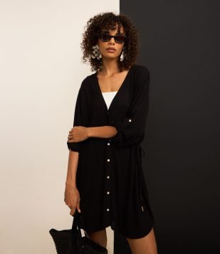 Saída de Praia Bata Maquinetada com Botões e Regulador Lateral Preto