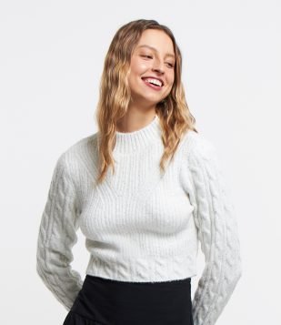 Suéter Cropped em Tricô com Golinha e Paetê Branco