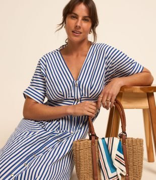 Vestido Midi Evasê em Tricoline com Pala na Cintura e Botões Dourados Azul