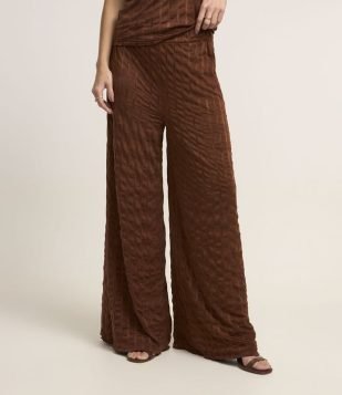 Calça Wide Leg Cintura Alta Texturizada com Elástico no Cós Marrom