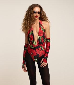 Maiô em Microfibra com Decote Profundo e Estampa Floral Preto e Vermelho