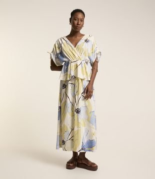 Vestido Evasê Midi em Viscolinho com Estampa Floral e Babado Multicores