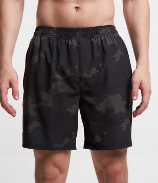 Bermuda Esportiva com Estampa Camuflada e Zíper no Bolso Preto Camuflado