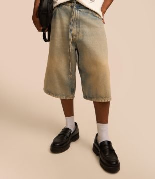 Bermuda Jorts Super Baggy em Jeans com Cinto Amarração Cinza
