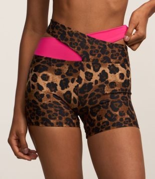 Bermuda esportiva em Microfibra com Cós Colorido e Estampa Animal Print Marrom