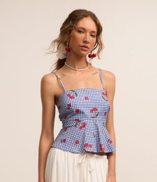 Blusa com Alça Fina em Tricoline com Estampa Xadrez e Cerejas Azul-Vermelho