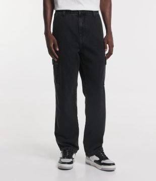Calça Baggy Jeans com Bolsos Cargo Laterais Preto