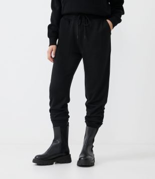 Calça Jogger em Moletom com Cós Elástico e Amarração Preto