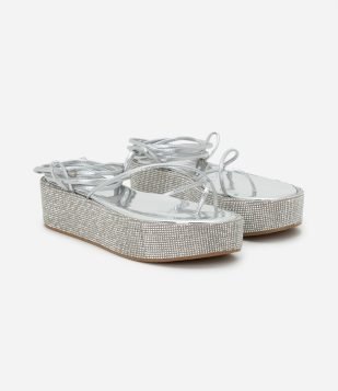 Sandália Flatform com Amarração e Sola Coberta por Strass Prata