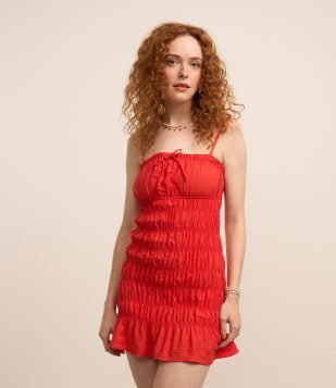 Vestido em Viscose com Detalhes Elásticos e Lacinho Vermelho