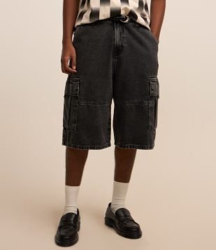 Bermuda Skater em Jeans com Bolsos Cargo Preto