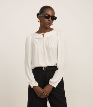 Blusa Acetinada com Detalhe de Gota Frontal Branco