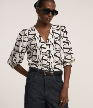 Blusa Manga 3-4 em Microfibra com Estampa Geométrica Branco-Preto