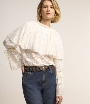 Blusa Manga Longa em Laise com Babados e Amarração nos Punhos. Branco