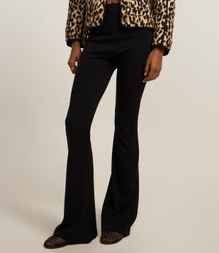 Calça Flare em Ponto Roma Preto
