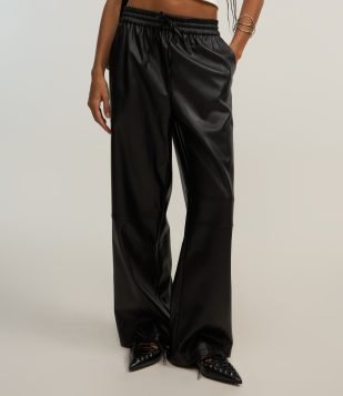 Calça Pantalona em PU com Amarração no Cós Preto