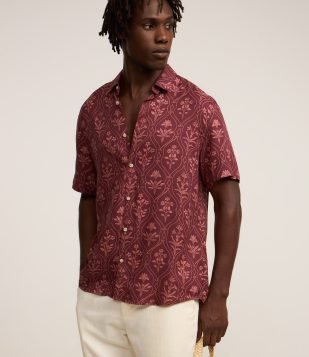 Camisa Regula em Viscose com Textura e Estampa de Lenço Vermelho