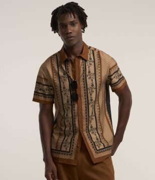 Camisa Regular em Flamê com Estampa de Lenço Marrom