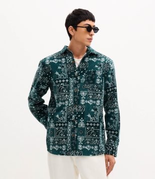 Camisa em Veludo com Botões e Estampa Paisley Verde
