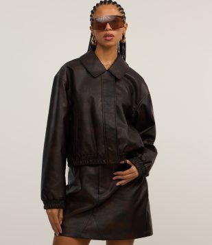 Jaqueta Bomber em PU com Efeito Manchado Marrom