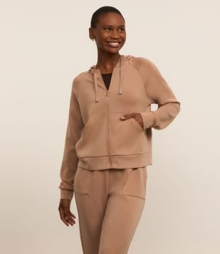 Jaqueta Esportiva em Microfibra com Modal Caramelo