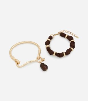 Kit 02 Pulseiras com Argolas em Metal Orgânico com Pingente Marrom-Dourado