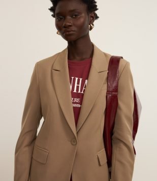 Blazer Alongado Alfaiatado com Bolsos Lapela Bege