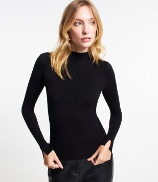 Blusa Básica em Tricô com Golinha Alta Preto