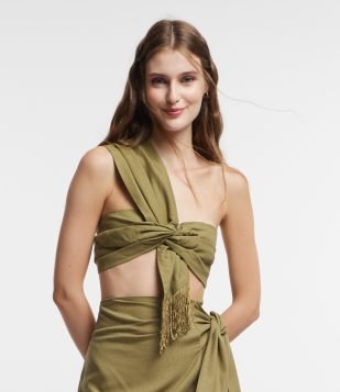 Blusa Cropped em Linho com Ombro Único e Franjas Verde Oliva