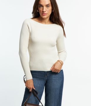 Blusa em Tricô com Gola Canoa e Textura Canelada Off White