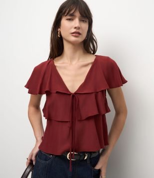 Blusa em Viscose com Babados e Amarração Frontal Marrom Claro