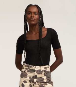 Body em Suede com Decote Redondo Preto