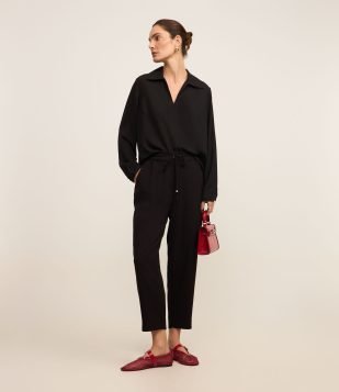Calça Fluida em Crepe com Cós Elástico e Amarração Preto