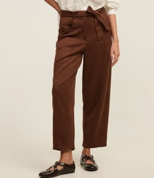 Calça Reta Cintura Alta em Suede com Cinto de Tecido Marrom