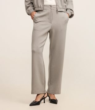 Calça Reta em Malha com Listras e Cintura Alta Cinza