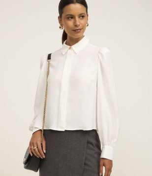 Camisa em Crepe com Botão Diferenciado e Manga Bufante Branco