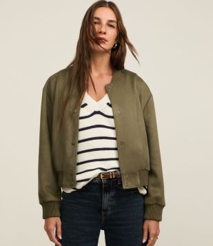 Jaqueta Bomber em Suede com Barras Ajustadas e Recortes Verde