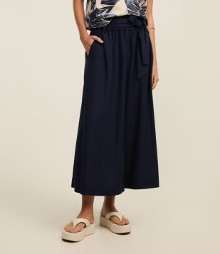 Saia Midi Clochard em Viscolinho com Cinto Faixa Azul Marinho