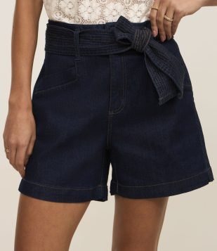 Short Mom em Jeans com Elastano e Cinto Faixa Azul Marinho