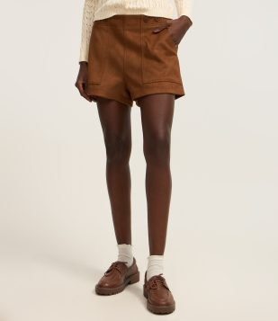 Short Regular em Suede com Botões Aplicados e Cintura Alta Marrom