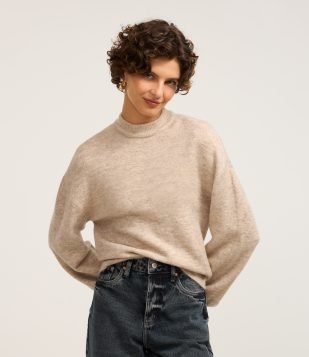 Suéter Curto em Tricô com Gola Alta Bege