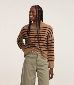 Suéter Slim em Tricô Leve Listrado com Gola Alta Caramelo-Preto