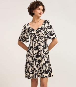 Vestido Curto Texturizado com Decote Coração e Estampa de Pássaros Preto-Branco