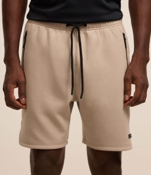 Bermuda Esportiva em Moletom Tecnológico com Cós Elástico e Zíper no Bolso Bege Claro
