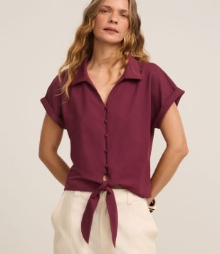 Blusa Texturizada em Viscose com Botões e Amarração Vinho