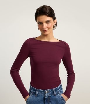 Blusa em Ribana com Detalhe Sobreposto no Ombro Vinho