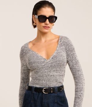Blusa em Viscose com Decote V Transpassado Cinza Mescla