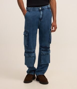 Calça Baggy em Jeans com Recortes e Bolso Cargo Azul